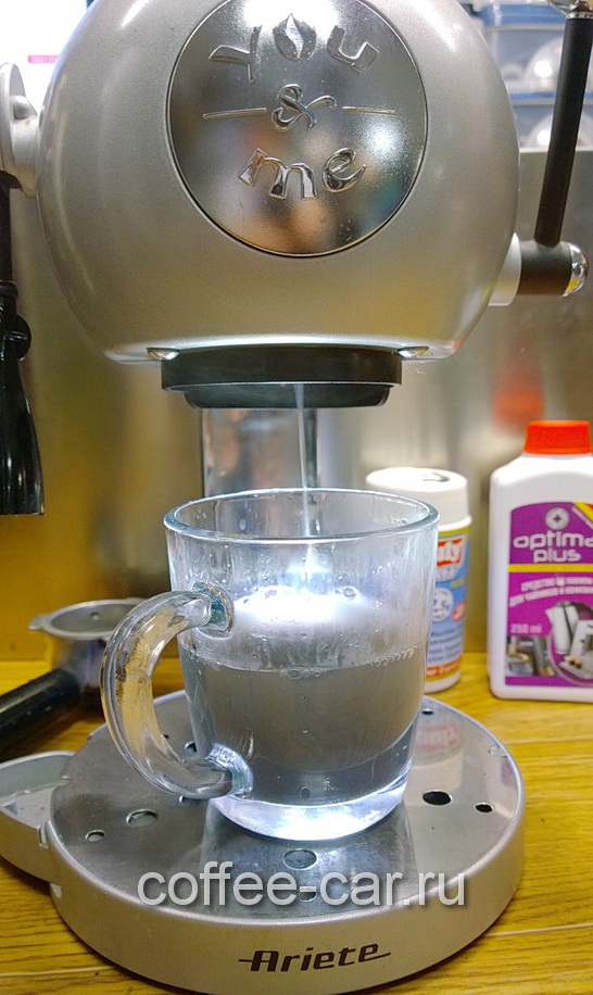 Если кофеварку долго не чистить от накипи, то её количество может занимать половину емкости бойлера.